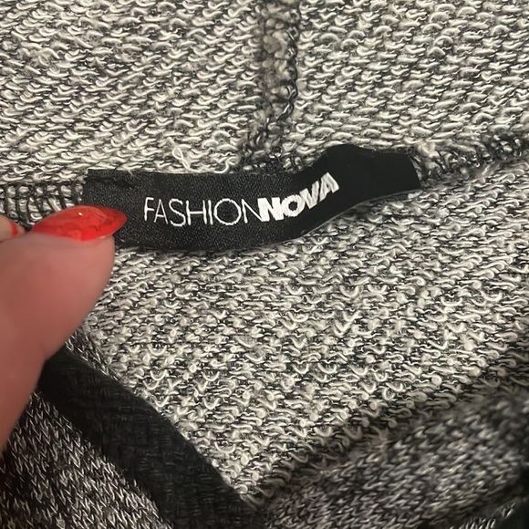 Size large Fashion Nova cropped sweater - Picture 2 of 3